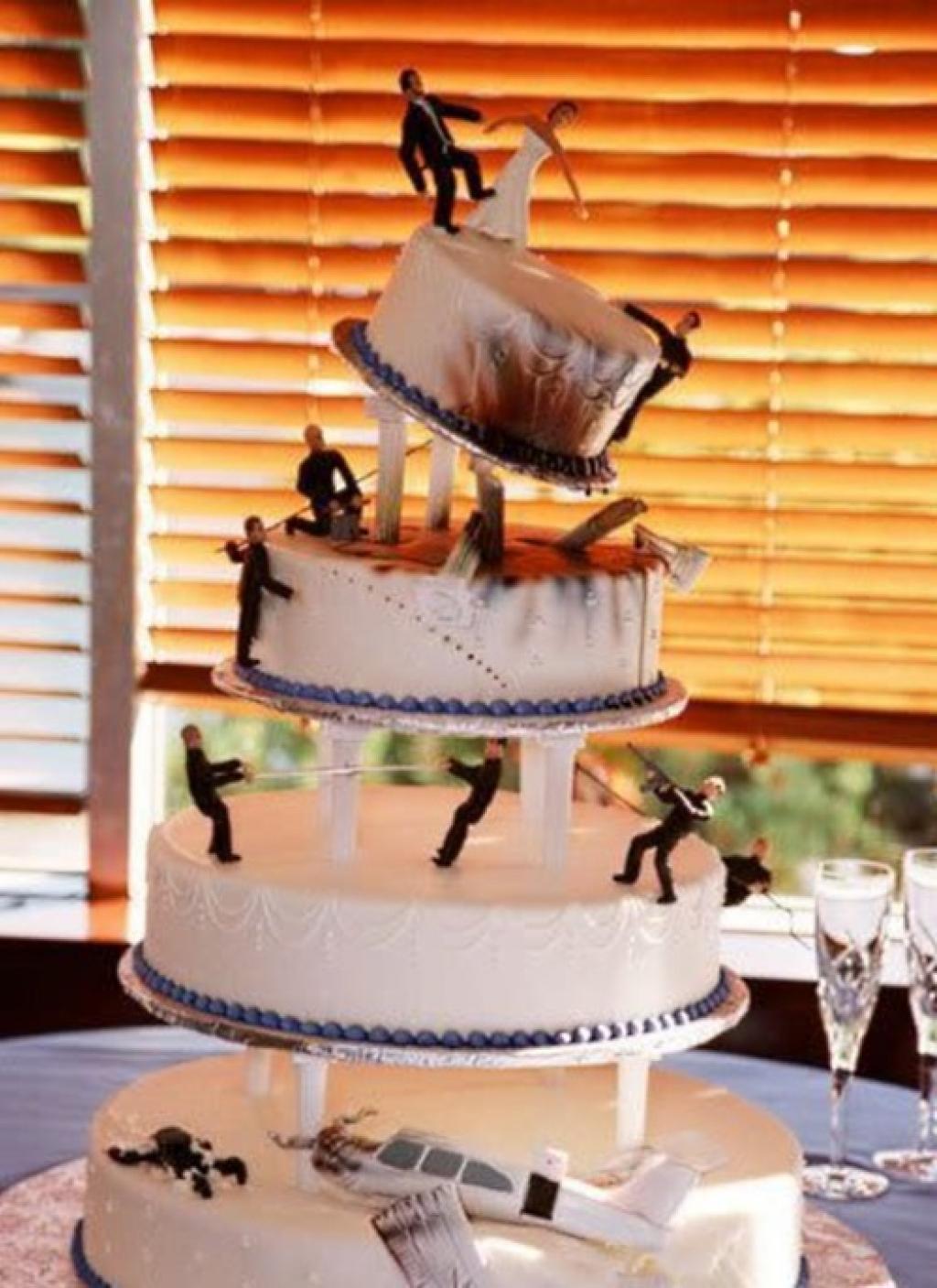 Illustration de l'article : The 20 most horrific wedding cakes ever! Pastry chefs, are you jealous?