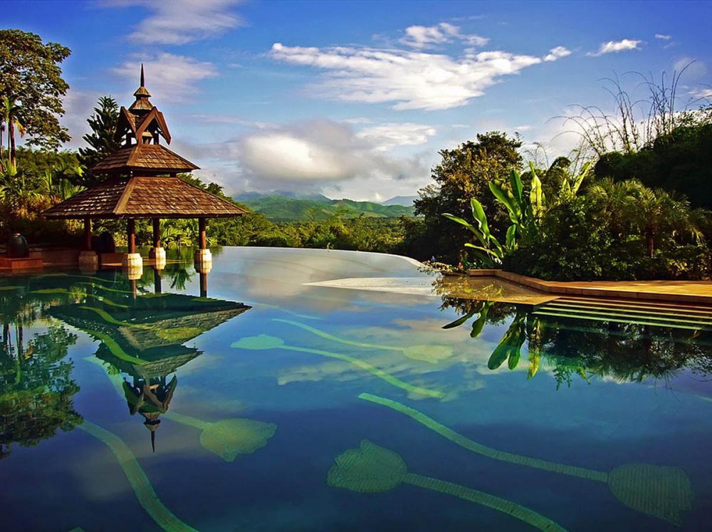 Illustration de l'article : 23 totally insane swimming pools around the world
