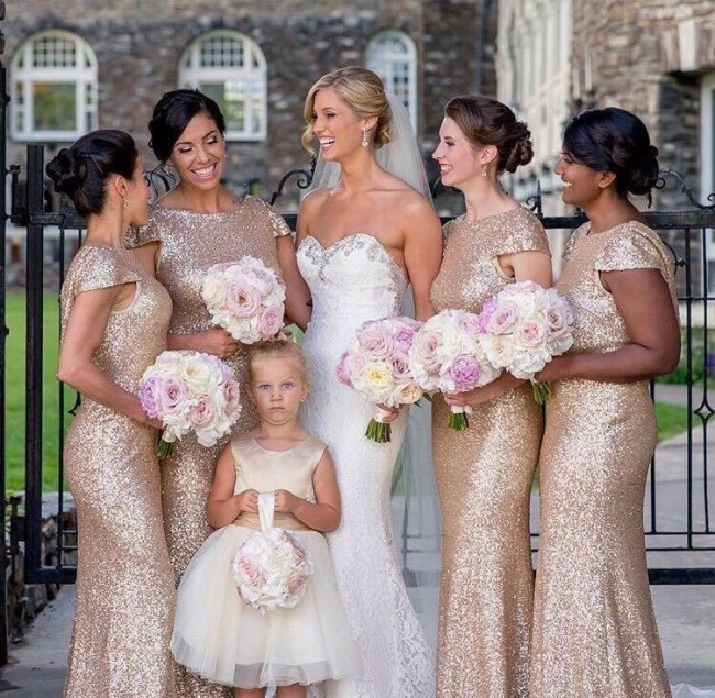 Illustration de l'article : 18 newlyweds who got creative and took some awesome photos