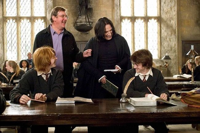 Illustration de l'article : 40 fascinating behind-the-scenes photos of famous movie stars and film crews