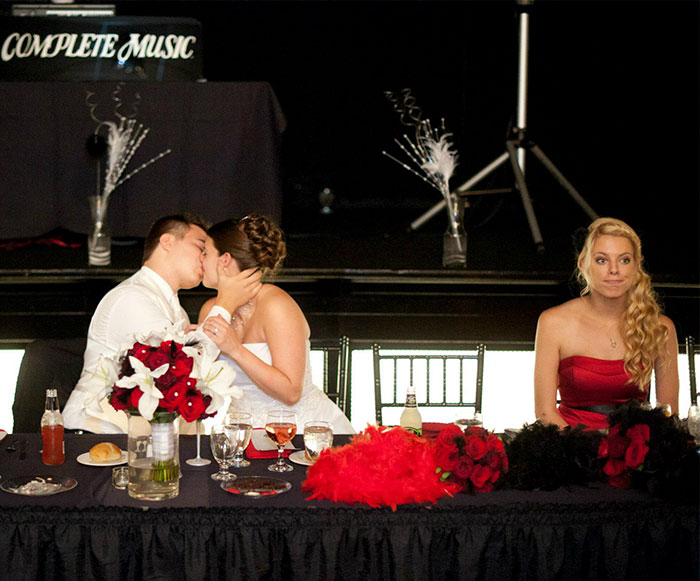 Illustration de l'article : 20 hilarious wedding photobombs that crowned the newlyweds' special day