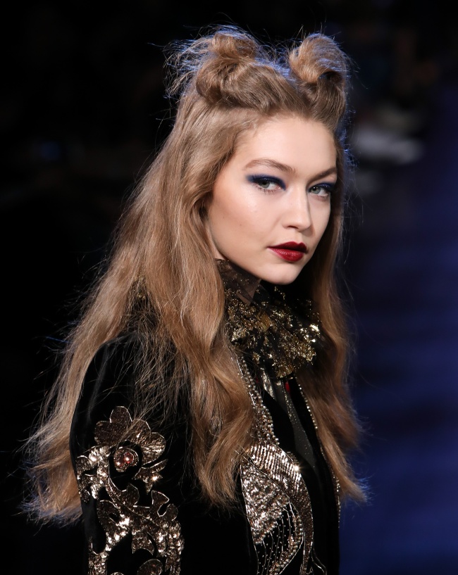 Illustration de l'article : 12 photos of top models without make-up