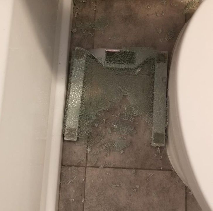 Illustration de l'article : 15 people who had a really bad day and decided to share their misery