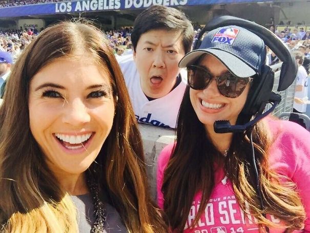 Illustration de l'article : 22 photos that prove celebrities love a good photobomb
