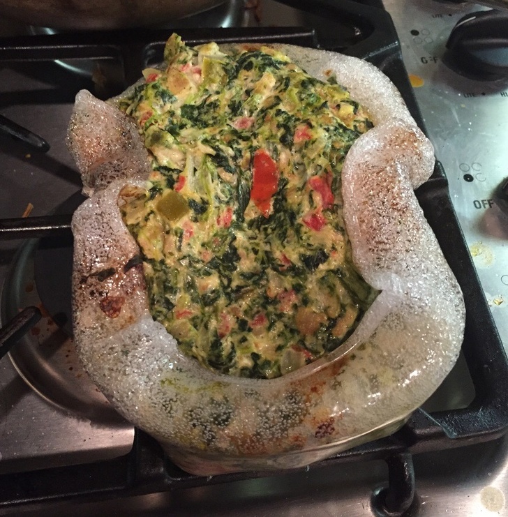 Illustration de l'article : 19 people who should never be left unsupervised in a kitchen
