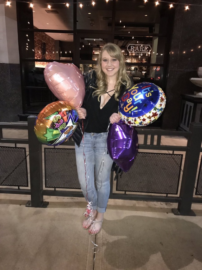 Illustration de l'article : 18 funny photos that prove how much women value their BFF