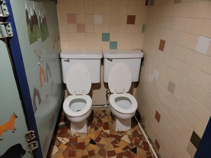 Illustration de l'article : 20 love 'em or hate 'em bathroom and restroom ideas