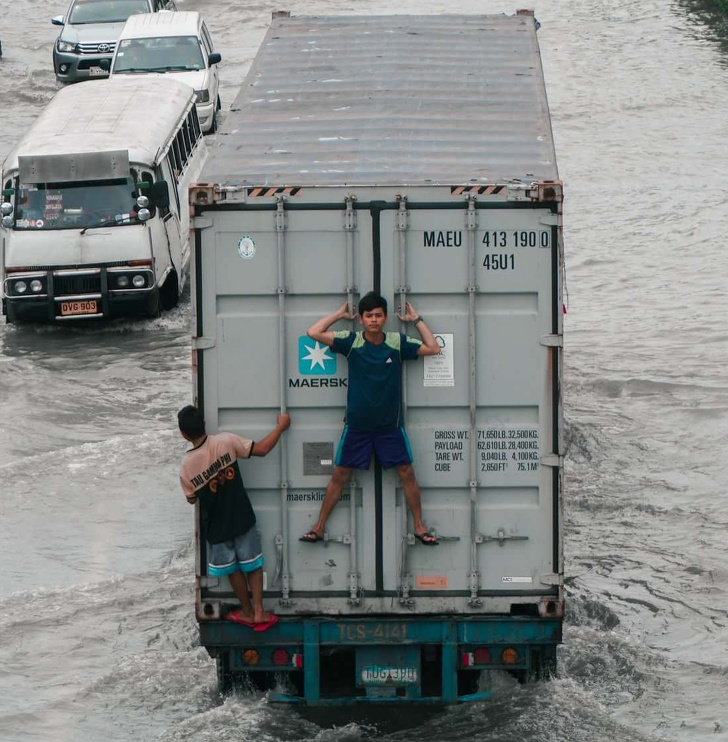 Illustration de l'article : 18 times someone had their camera at the ready when disaster struck