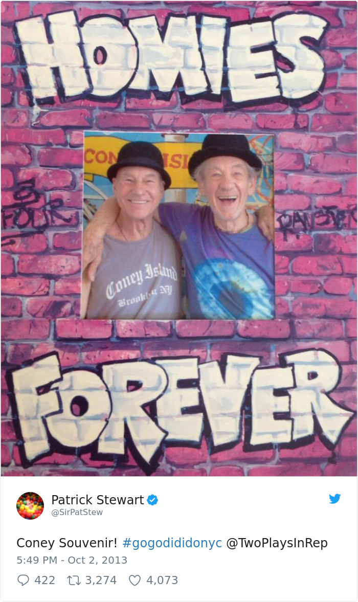 Illustration de l'article : 20 awesome photos that sum up the close friendship between Patrick Stewart and Ian McKellen