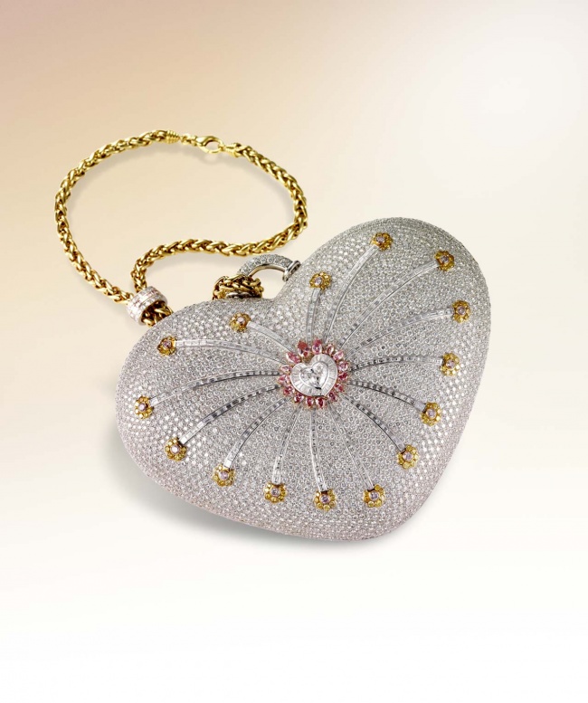 Illustration de l'article : 14 everyday objects made into luxury items for billionaires