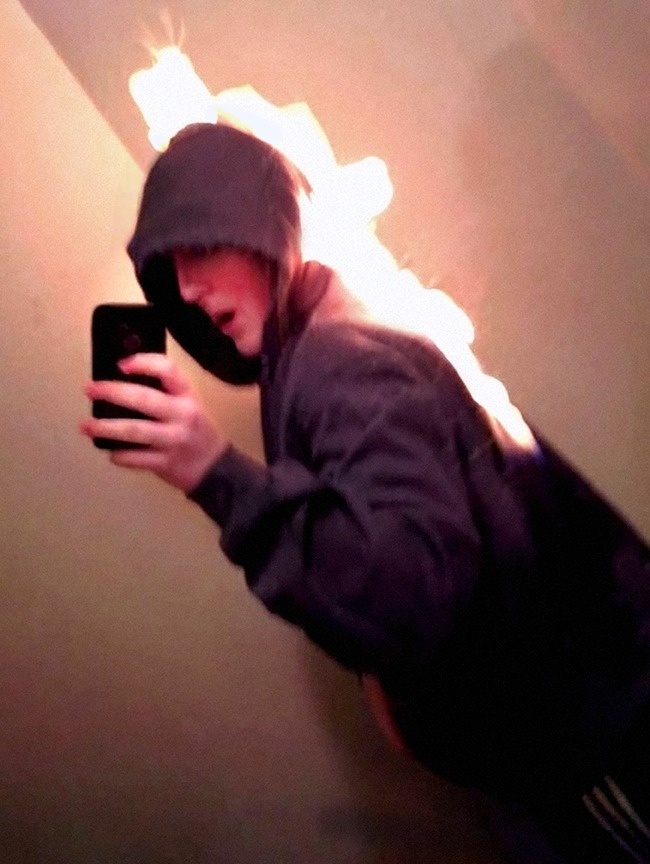 Illustration de l'article : 14 extreme selfies that will make your head spin