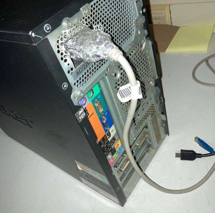 Illustration de l'article : 19 tech employees who almost pulled their hair out at work